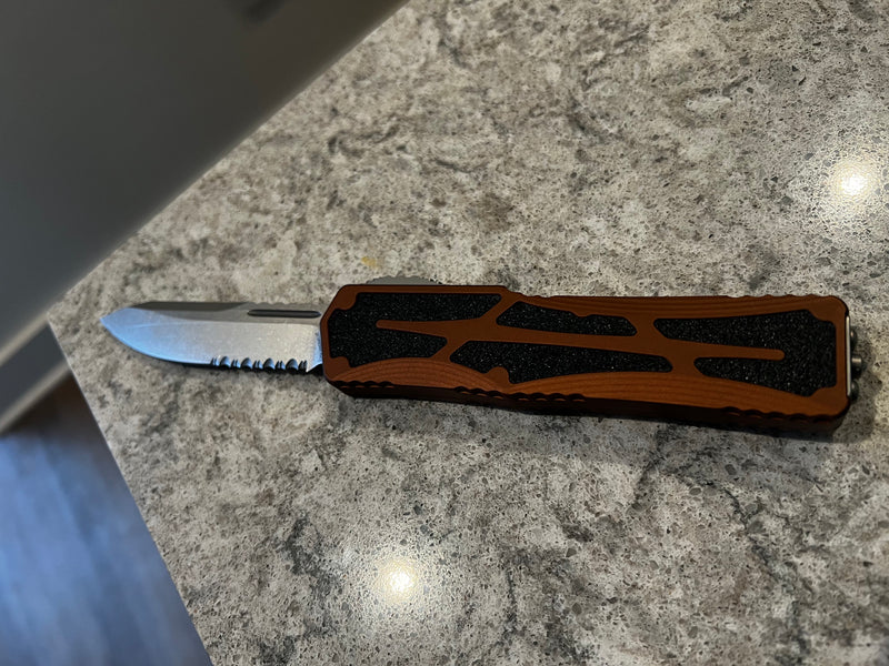 Load image into Gallery viewer, Heretic Knives Colossus Serrated Stonewash Root Beer
